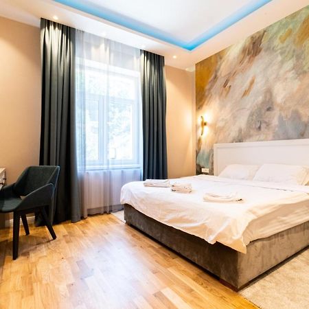Black Gate - Quiet Studio In The Heart Of Old Town With Free Private Secured Parking Braşov Exterior foto