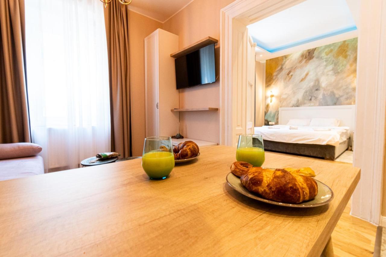 Black Gate - Quiet Studio In The Heart Of Old Town With Free Private Secured Parking Braşov Exterior foto