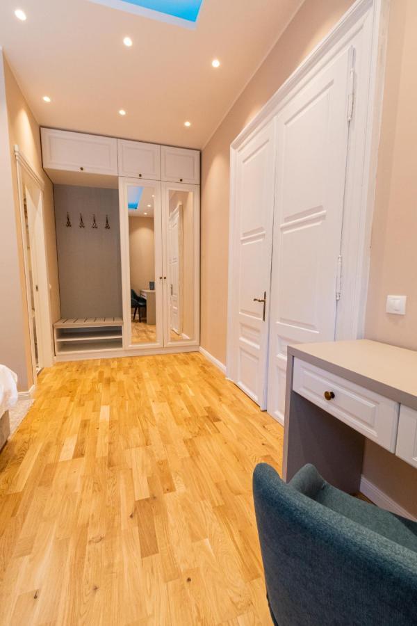 Black Gate - Quiet Studio In The Heart Of Old Town With Free Private Secured Parking Braşov Exterior foto