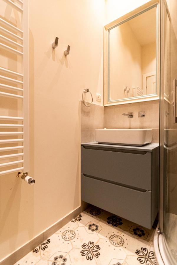 Black Gate - Quiet Studio In The Heart Of Old Town With Free Private Secured Parking Braşov Exterior foto